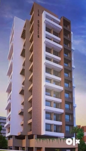 2bhk flat available on heavy deposit in sector 18
