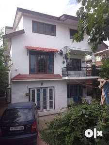 2bhk furnished available in posh locality