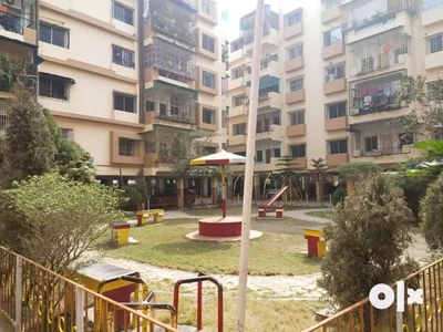 3 bhk flat for sale in a gated society with 1 parking