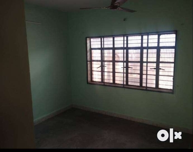 3 bhk semifurnished house on ground floor for rent available.