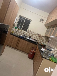 Shared 2bhk flat where 1 room is available