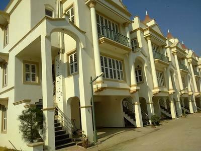 4 BHK House / Villa For SALE 5 mins from Gota