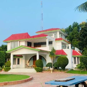 4 BHK Farm House 8000 Sq.ft. for Sale in