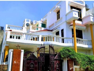 5 BHK House 2500 Sq.ft. for Sale in Priyadharsni Calony,