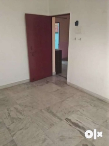 Beautiful airy ventilated 3bhk furnished fat.4th floor.out of 5 lift