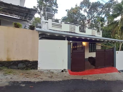 3bd house MANNANTHALA mc road 200mt