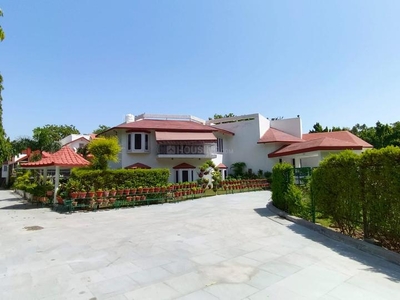 4 BHK Villa for rent in Sainik Farm, New Delhi - 15000 Sqft