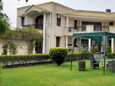5 BHK Villa for rent in Sainik Farm, New Delhi - 9500 Sqft