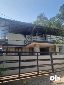 11.5 cent property with house, 1 km distance from Aruvikkara