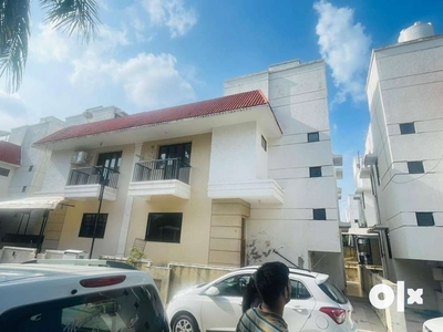 Duplex for rent in manjalpur