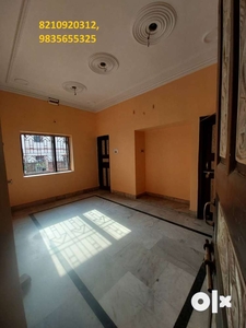 On Main Road Big 3 room flat in center of Patna, Safe and Independent