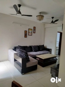 2 bhk flat available in nitikhand inderpuram with car parking