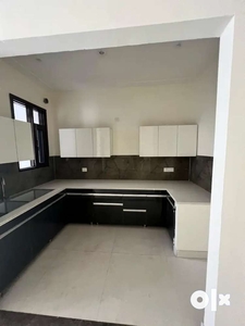 3BHK SEMI FURNISHED APARTMENT AVAILABLE ON GROUND FLOOR
