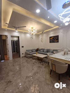 4bhk super luxury flat Singal unit 150 gaj metro 50mtrs 90 %loan