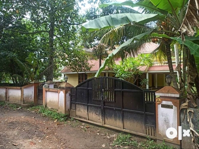 5 bedroom attached bathroom house near Peroorkkada , Thiruvananthapura