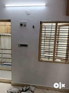 Bachelor's room on terrace for rent next to main road