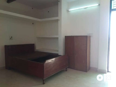 FOR RENT ONE TOP FLOOR ABSOLUTELY INDEPENDENT SINGLE ROOM SET