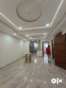 Ramesh nagar 3bhk brand new floor lift parking park facing