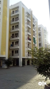 Rent for 3bhk flat semi furnished covered campus..