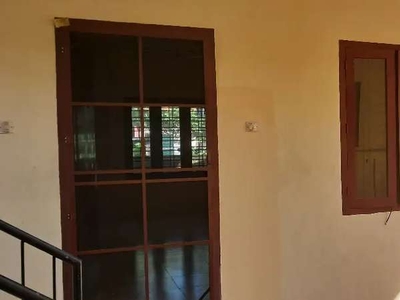 Rent for small family.1st Floor