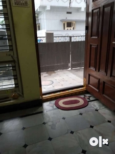 Single bed room house for rent on 1st floor 8000/-