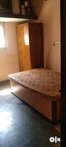 Single room available on rent madam Mahal m p jabalpur