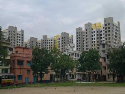 1565 sq ft 3 BHK 3T South facing Apartment for sale at Rs 1.40 crore in Ekta Floral 10th floor in Tangra, Kolkata
