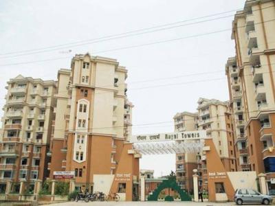 2416 sq ft 5 BHK 5T Apartment for sale at Rs 1.40 crore in Royal Towers 4th floor in Sector 61, Noida
