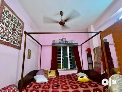 2 BHK Flat in South Kolkata Well-Connected Area