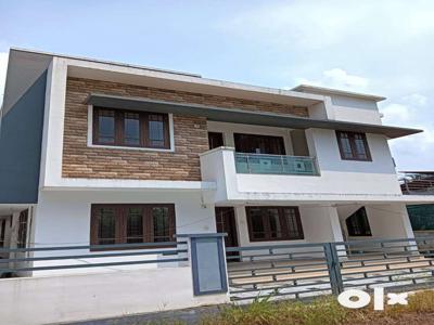 4bhk House with 1505sqft Near Punkunnam- Thrissur