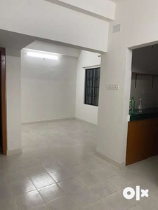2bhk deluxe flat near to main road.