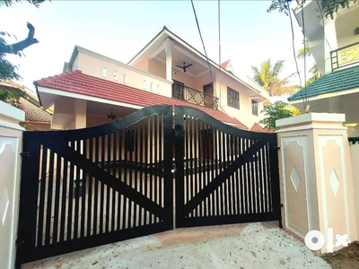 7.5 cent 2300 sqft 4 bed rooms house in aluva town near paravur kavala