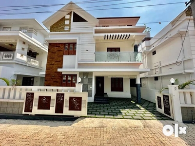 KAKKANADU PUKKATTUPADY 4 CENT 1700 SQFEET 3 BHK