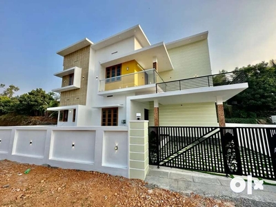 Kakkanadu pukkattupady malayidamthurith 4 cent 1550 sqfeet 3 bhk