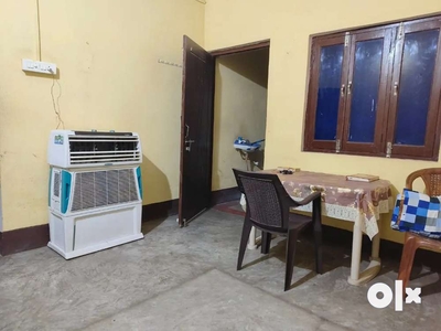 2.5 bhk flat at Delha is available for rent.