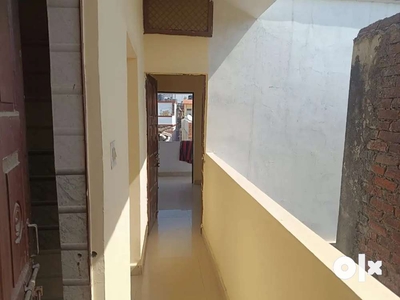 2bhk 2nd floor house available for rent