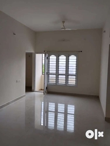2BHK flat behind Max showroom for rent