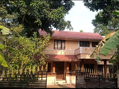 4 BED ROOMS 2400 SQFT HOUSE IN ALUVA TOWN near paravur kavala