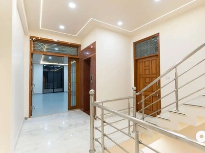 4bhk+Servent independent makan with lift for family in Gomti Nagar lko