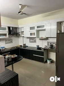Sharing 3 bhk flat. 1 fully furnished room in a flat for batchelors