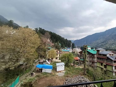Nice location and view in1.5kmv from Mall road manali