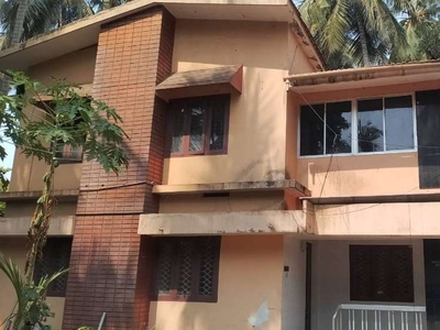 Road side house near Homeo college for rent
