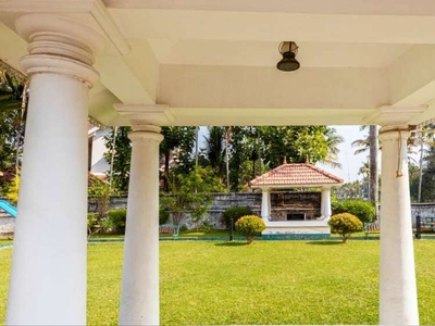 Semi furnished 4 BHK gated villa ,2 car parking, Vennala, Palarivattom