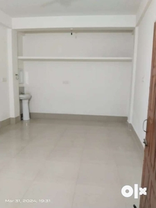 TO LET FLAT ON 2ND FLOOR