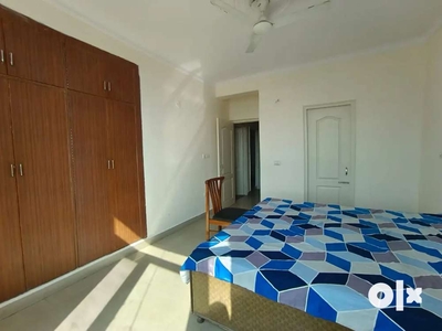 3 bhk flat with lift golfview tower for rent