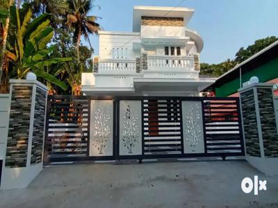 7 CENT LAND WITH 2000 SQUARE FEET HOUSE FOR SALE AT KARUKUTTY