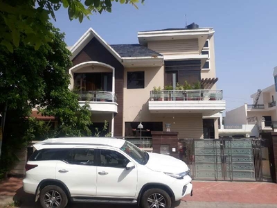 5 BHK House 305 Sq. Yards for Sale in Amravati Enclave, Panchkula