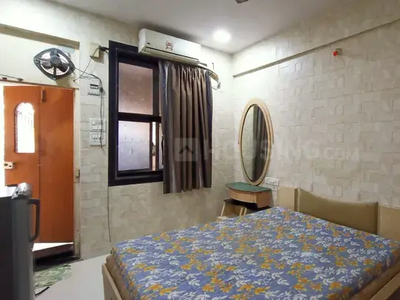 1 RK Flat for rent in Khar West, Mumbai - 305 Sqft