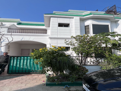 7 BHK House 5000 Sq.ft. for Rent in Basant Kunj,