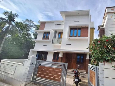 4 BHK Red Brick House For Sale Near Perukavu T.G Auditorium